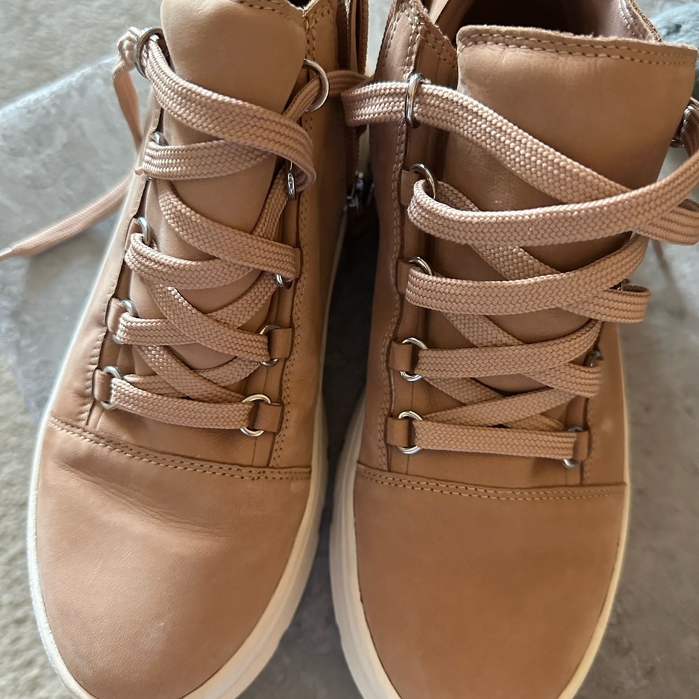 Linea Paolo sneaker shoe,worn once.